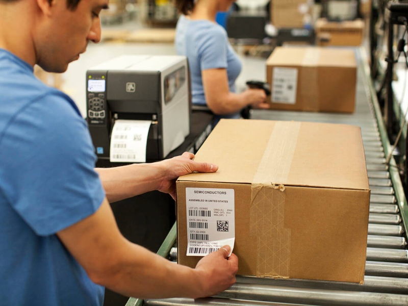 наклейка маркировки на коробку